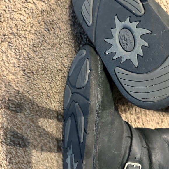 Ugg genuine leather winter boots black. Size 10.  Sheepskin lining F3010D. - Picture 12 of 14